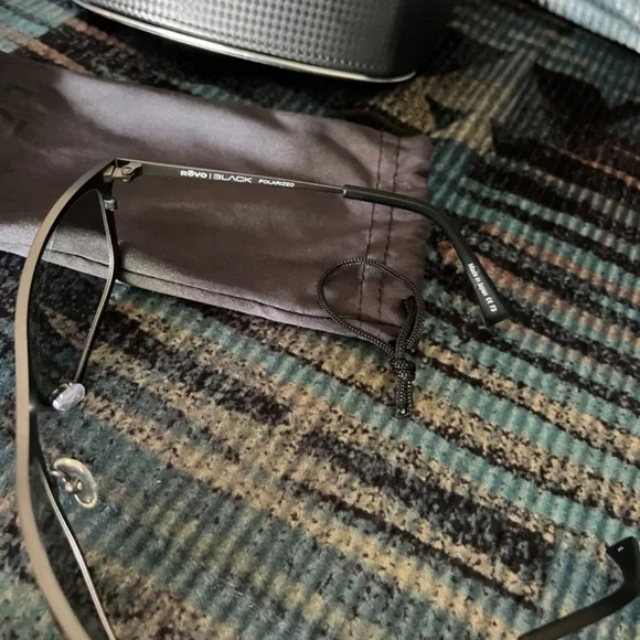 Revo Meridian Photochromic Sunglasses - Like New Condition - Picture 2 of 4